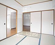 畳の良い香りがします。