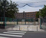 神川小学校まで950m