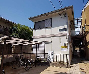 外観:奥に長いアパートです。 外観:奥に長いアパートです。