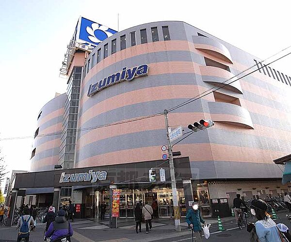 画像30:イズミヤ 白梅町店まで70m 大型スーパーのイズミヤ。ガレージも広くお買い物もらくらくです。