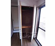 奥行きある収納です