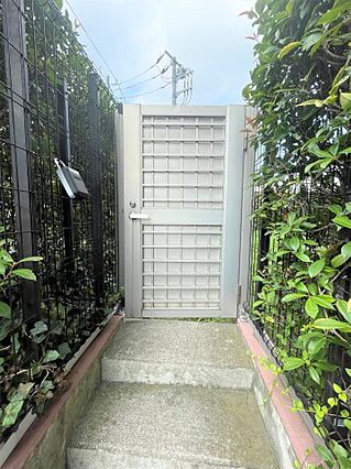 鍵付きの駐車場...