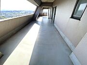 高層階なので景色が良く、広々としたバルコニーです！