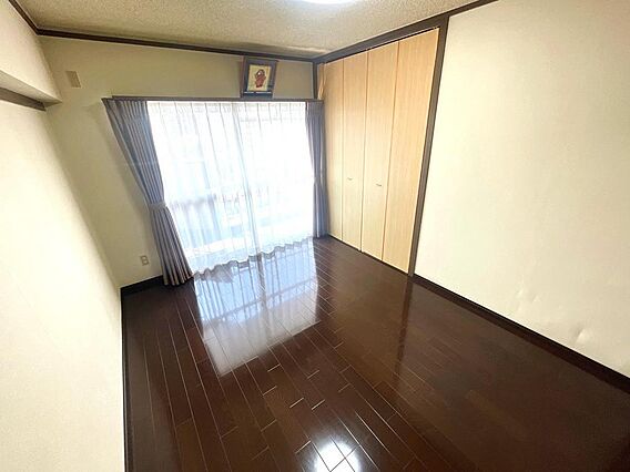 大きな窓もあり...