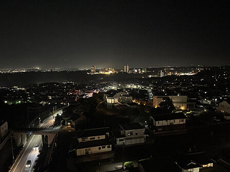 南側からも綺麗な夜景が一望出来ます!