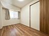 室内：北側にある洋室は夏の暑さが苦手な方におススメ◎※一部CG加工により残置物を除去しています。