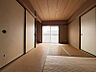 室内：床の間付きの情緒漂う和室！ここちよい眠りへといざなう畳の香りと和風空間♪