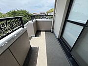 お庭へも出入りできるバルコニー！南向きで日当たり良好です♪