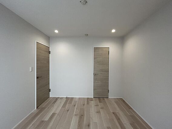 木目調の建具が...