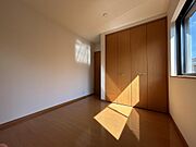 木目調の建具がアクセントになり、暖かみをプラスしています。