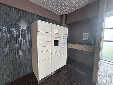 共用部分には便利な宅配ボックスを完備。留守中の荷受けも可能です。