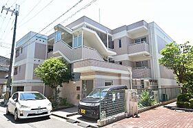 オークヴィラ村上2  ｜ 大阪府吹田市山田南45番15号（賃貸マンション3LDK・3階・76.67㎡） その1