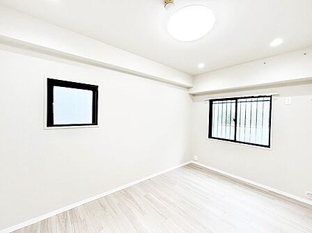 使いやすい形でベットや家具の置き方にも困ることもありません。   