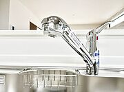 いつでも清潔なおいしいお水を。一つの水栓で水道水と浄水を使い分け。