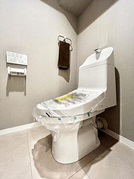 明るく清潔感のあるトイレです。