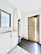 飾り棚を利用して、お越しいただくお客様をおもてなしできます。
