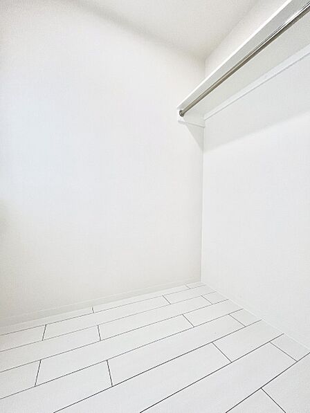 ウォークインクローゼットの活用で生活空間スッキリ  