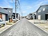 外観：前面道路はきちんと整備されています  