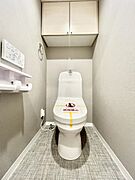 明るく清潔感のあるトイレです。  