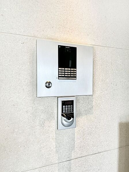 居住者の方も安心なオートロックを採用しています。