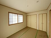 冬はコタツコーナー、夏には涼しいお昼寝スペースと、季節毎に寛ぎの空間を演出。