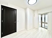 窓からのやさしい光が心地よいプライベートルーム  