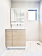 収納力と機能性に優れた洗面化粧台
