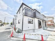 シンプルで落ち着きのある建物は住むかたの個性でオリジナルなものになっていきます。 