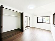 クローゼット付きのお部屋でスッキリとした空間でゆったり寛げます！