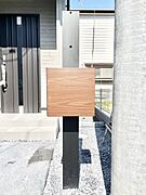 シンプルデザインのポスト。