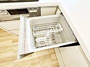 面倒なお片づけは食洗機にお任せ！家事の負担が減って、時間にも気持ちにもゆとりができます。