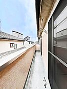 ゆったりバルコニーだから沢山お洗濯ものを干せます。