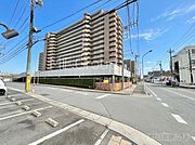 溢れる陽光でご家族の笑顔も輝く 