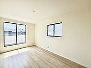 窓からのやさしい光が心地よいプライベートルーム  