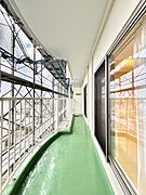 南向きの日当たりの良いバルコニー  