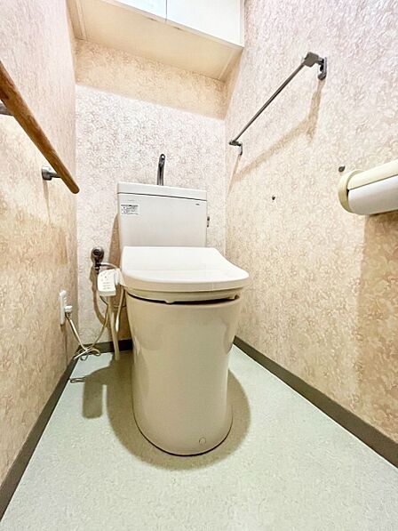 明るく清潔感のあるトイレです。  