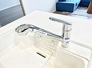 いつでも清潔なおいしいお水を。一つの水栓で水道水と浄水を使い分け。