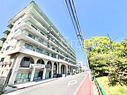 生活に便利な地に伸びやかな家族の生活風景を描く住まい