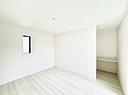 ウォークインクローゼットがあるお部屋！季節ごとの入れ替えも不要で便利です。