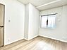 子供部屋：窓からのやさしい光が心地よいプライベートルーム