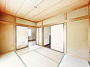 柔らかい畳の空間は、お子様の遊び場や来客時のおもてなしの場所として重宝します。 