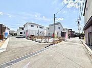 角地なので日当たりも良く、お家が堂々として見えます。