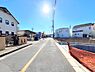 外観：ゆとりある接道で駐車の苦手な方もラクラク