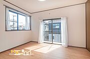 リモートワークやお子様のお部屋などライフスタイルに合わせて様々な用途にご活用いただける居室。自由にカスタマイズすることで、自分だけのプライベート空間にすることができます。 