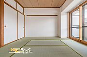 リビングとつながる和室は、横になったり趣味の時間を過ごすのにぴったり。心地よくリラックスできる空間です。