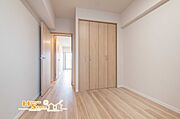 全居室に大容量のクローゼットがあるためお洋服や季節物、生活用品までしっかり収納可能。お部屋をすっきり広く使え機能性にも配慮された住空間です。