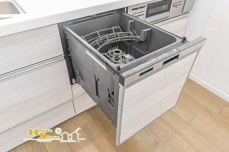 ビルトイン食器洗浄乾燥機を搭載。食後の片づけを効率化し、忙しい毎日にゆとりをもたらしてくれる便利な設備です。