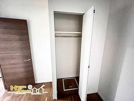 お部屋は採光と通風が考えられた居心地のいい空間設計。全居室収納付きのためスッキリとしたレイアウトを考えることができます。 