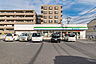 周辺：ファミリーマート越谷西方店（260m）
