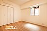 室内：全居室に収納を備え、お部屋ごとに荷物を整理しやすい間取り。収納を使い分けることで居住空間をすっきりと保ち、それぞれの荷物も管理しやすく快適に暮らせます。 